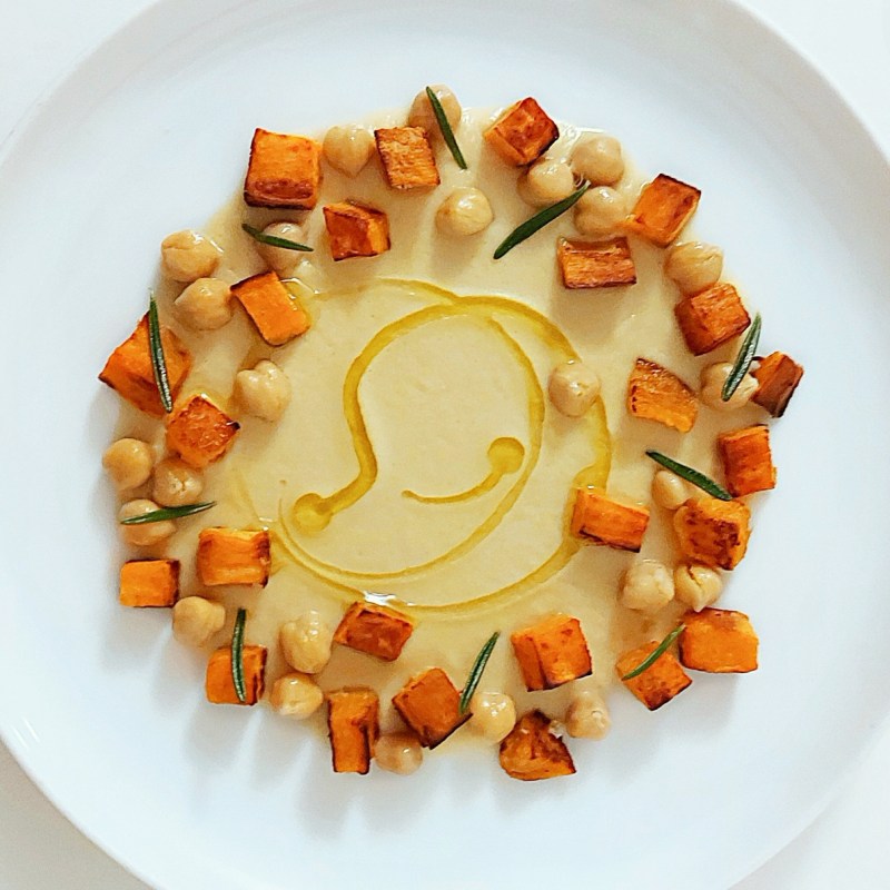 Vellutata di ceci con patate dolci e&nbsp;rosmarino
