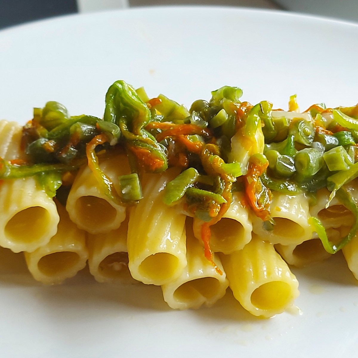 Pasta con fiori di zucca e&nbsp;fagiolini