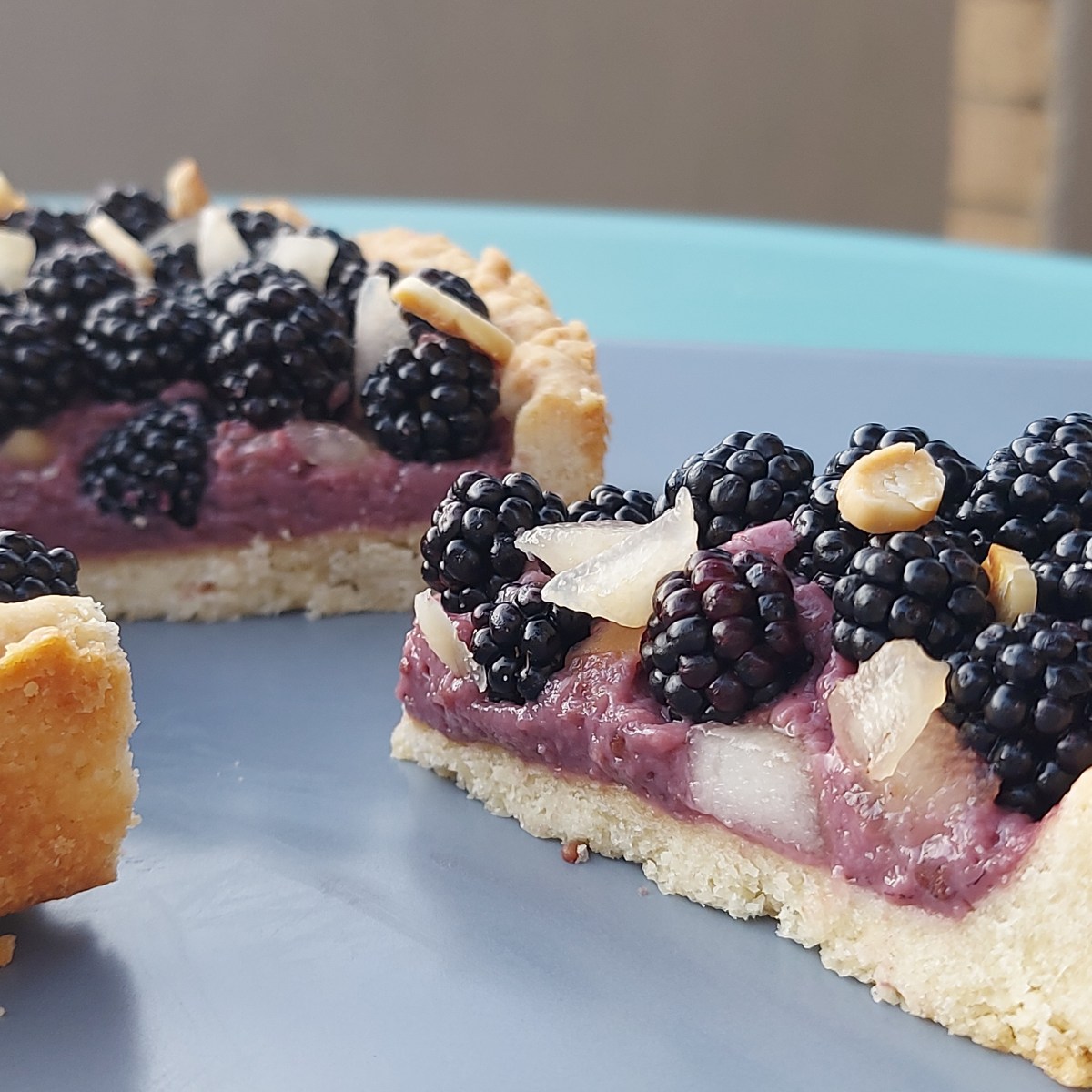 Crostata di more, pere e mandorle&nbsp;tostate