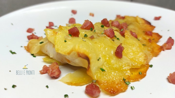 Pesce al forno con patate, pancetta e&nbsp;rosmarino