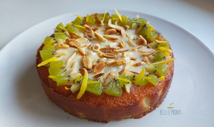 Torte di frutta: torta bassetta ai kiwi, con crema di limone e mandorle&nbsp;tostate