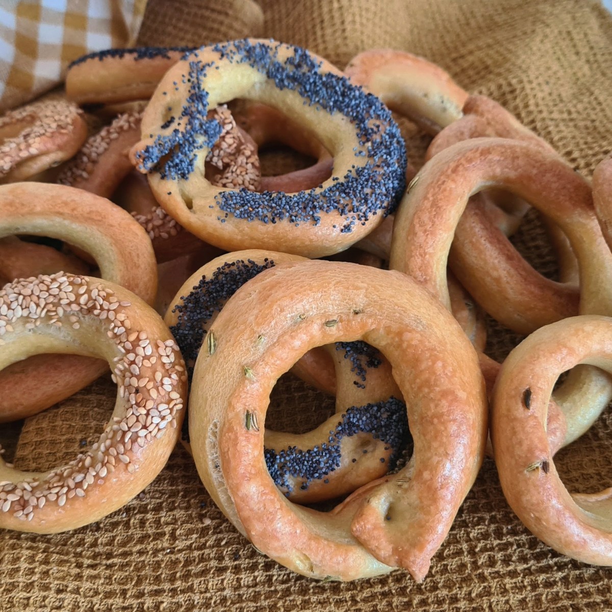 Taralli scaudati con finocchietto e semini&nbsp;vari
