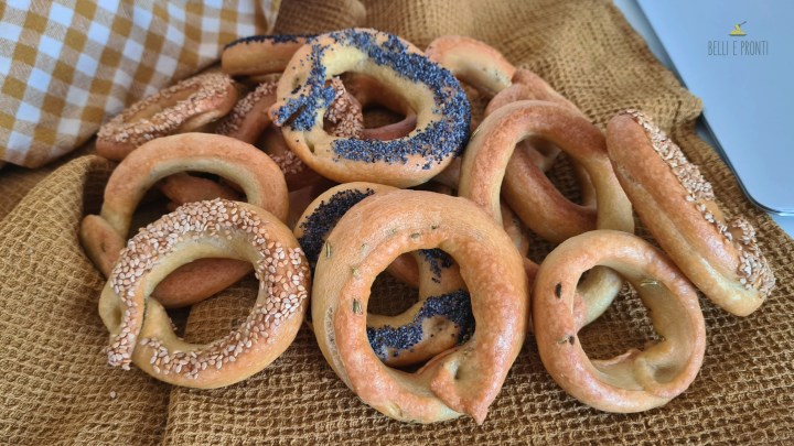 Taralli scaudati con finocchietto e semini&nbsp;vari
