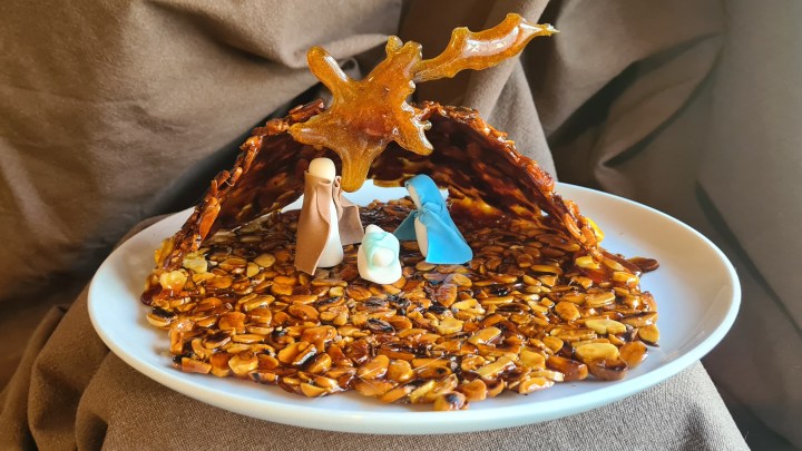 Croccante di mandorle fatto in casa: il centrotavola natalizio fai da&nbsp;te.