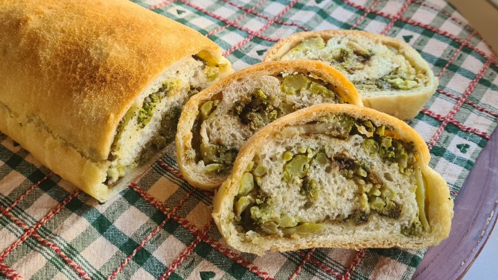 Rotolo di pizza con broccoli e&nbsp;pecorino