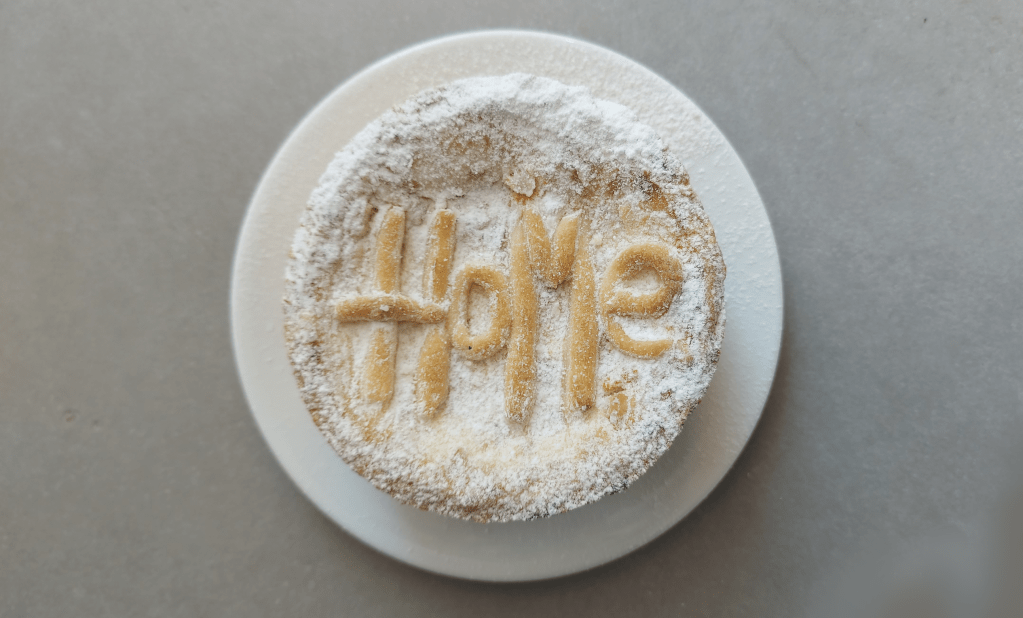 pastiera napoletana con decorazione "Home" in pasta frolla, questa ricetta comprende anche i canditi fatti al momento.