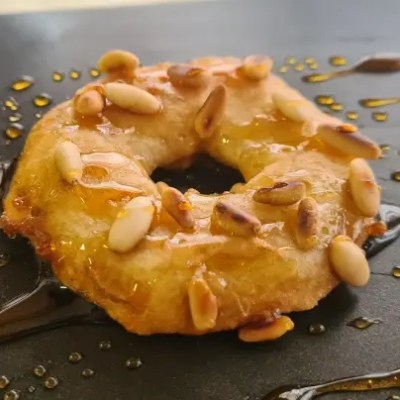 Frittelle di mele allo spumante con miele e&nbsp;pinoli&nbsp;