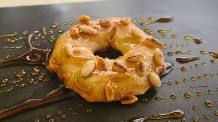 Frittelle di mele allo spumante con miele e&nbsp;pinoli&nbsp;