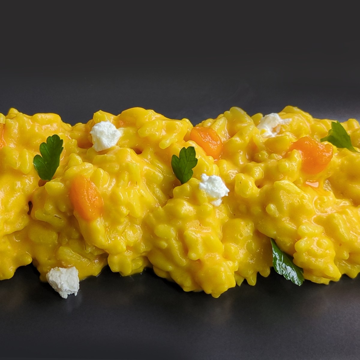 Riso con crema di carote speziate e&nbsp;caprino