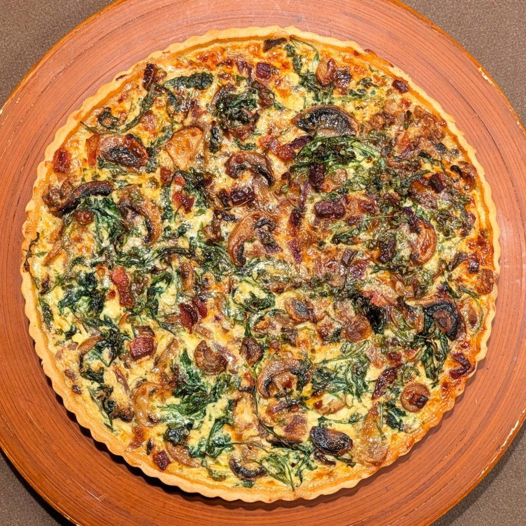 Ricetta di torta salata con funghi e rucola, ricetta di pasta brisée, variante torta salata vegetariana