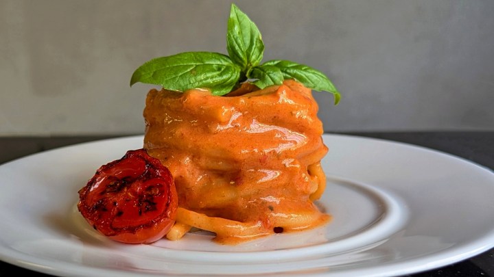 Spaghetti con crema di pomodorini confit e&nbsp;ricotta