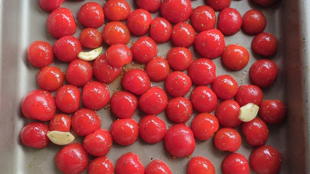 Pomodorini confit, come condire i pomodorini confit, come si fanno i pomodorini confit tredizionali, come si fanno i pomodorini confit veloci, pomodorini confit in forno, pomodorini confit veloci, in padella.