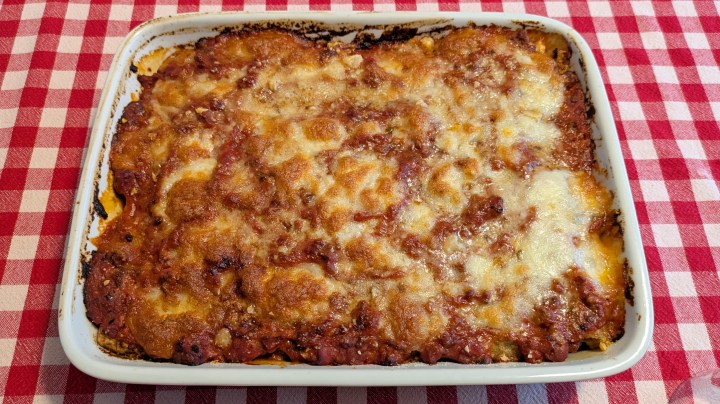 Ecco come si presenta una parmigiana di gobbi appena uscita dal forno.