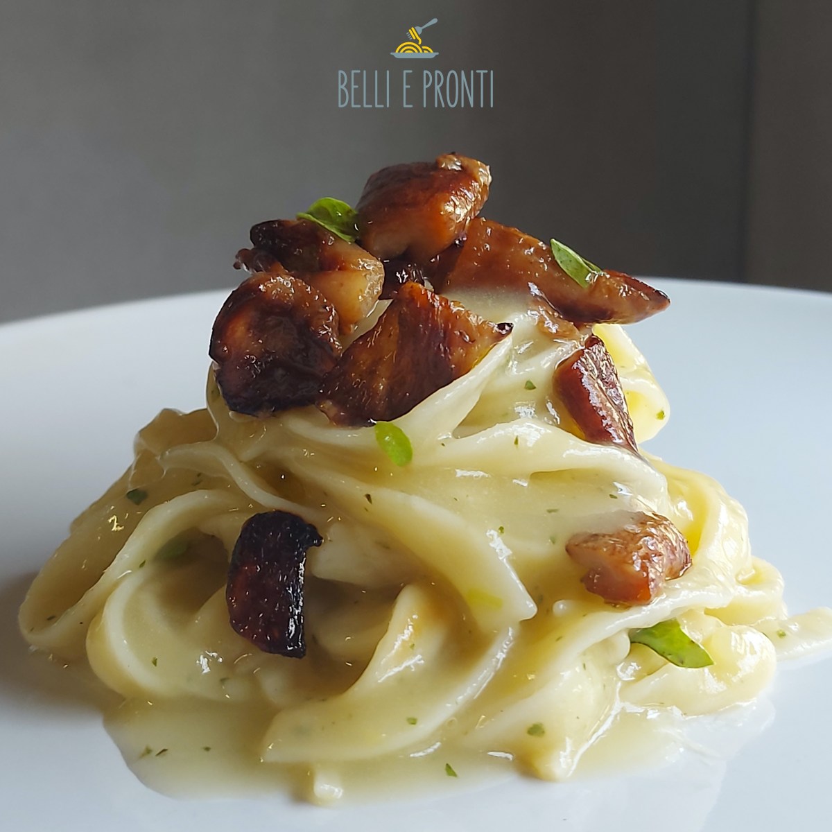 Tagliatelle, funghi porcini e cremoso di patate al&nbsp;basilico