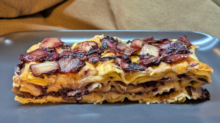 Lasagna bianca con crema di cavolfiore e radicchio&nbsp;rosso